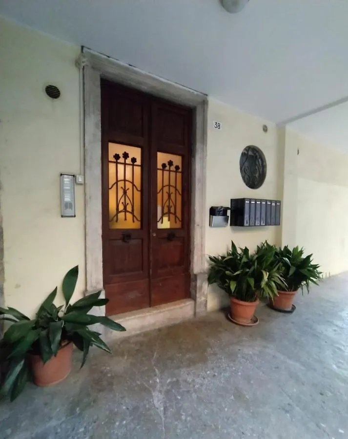 Ferienwohnung Verona-Portavescovo Graziosa Casa Con Balcone