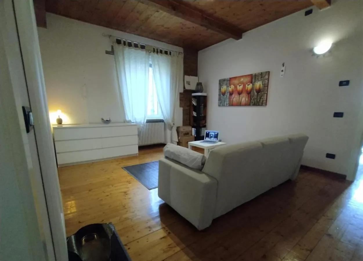 [Verona-PortaVescovo] Graziosa casa con balcone Appartamento Italia