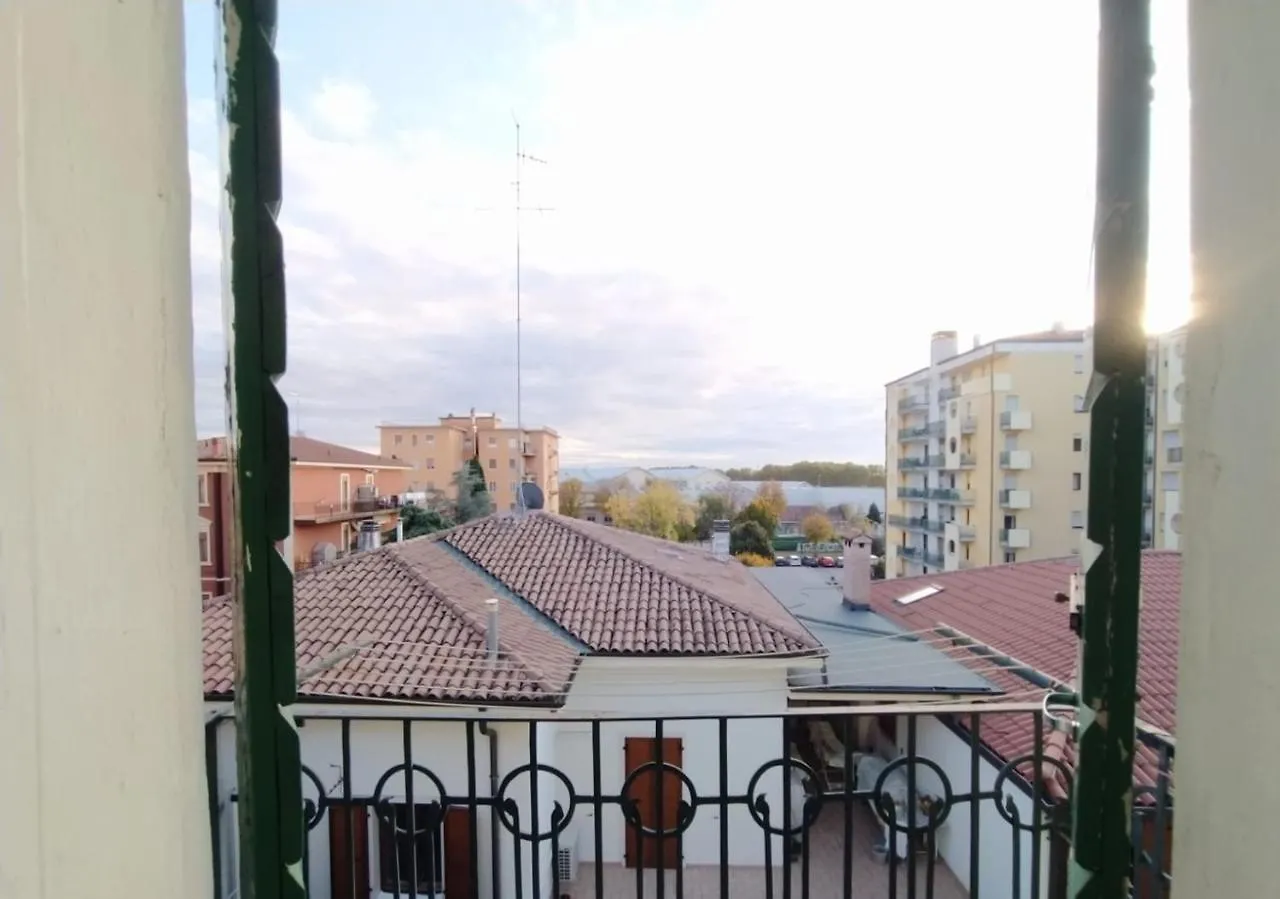 [Verona-PortaVescovo] Graziosa casa con balcone Appartamento 0*, Verona Italia