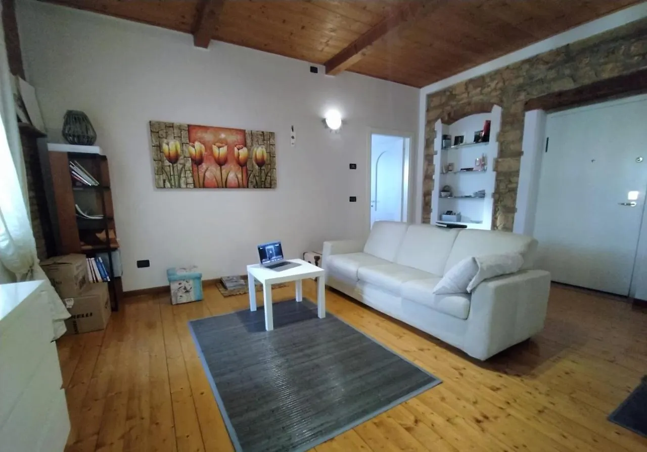 [Verona-PortaVescovo] Graziosa casa con balcone Appartamento